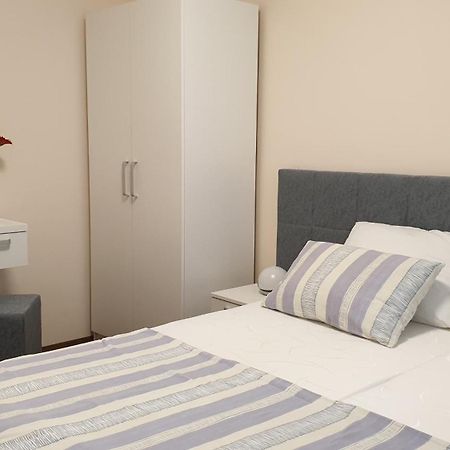 Apartments And Rooms With Parking Space Hvar - 15378 هفار الغرفة الصورة